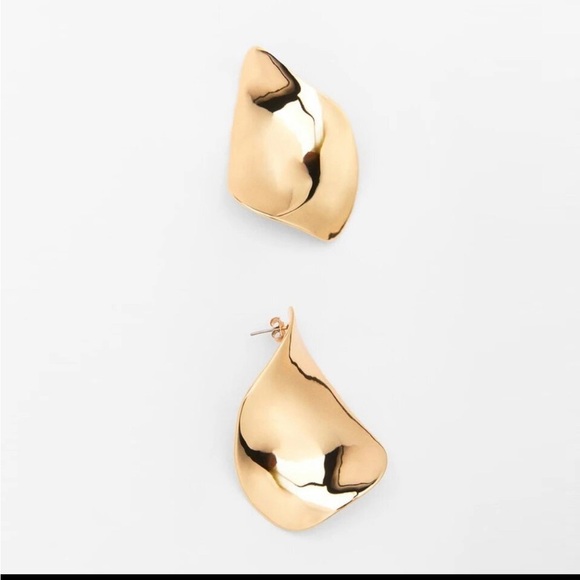 Zara Gold Oval Twist Earrings - Picture 4 of 13